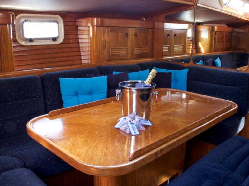 Book yachts online - sailboat - Beneteau Oceanis 500 - Lua - rent