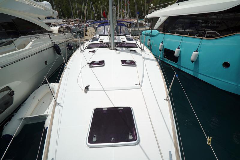 Book yachts online - sailboat - Jeanneau 53 - Sugar Baby - rent