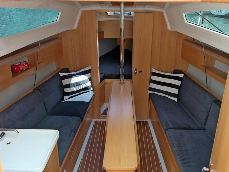 Book yachts online - sailboat - Maxus 26 Prestige + 8/1 - AWAROA - rent