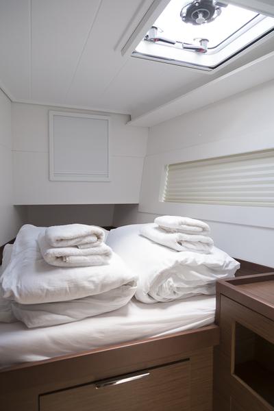 Book yachts online - catamaran - Lagoon 40 - Amalia II - rent
