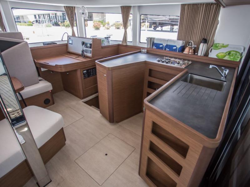 Book yachts online - catamaran - Lagoon 42 - Mitra - rent