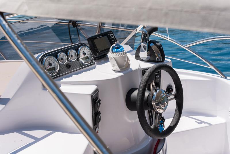 Book yachts online - motorboat - Bluline 23 Sundeck - MIRIAM - rent