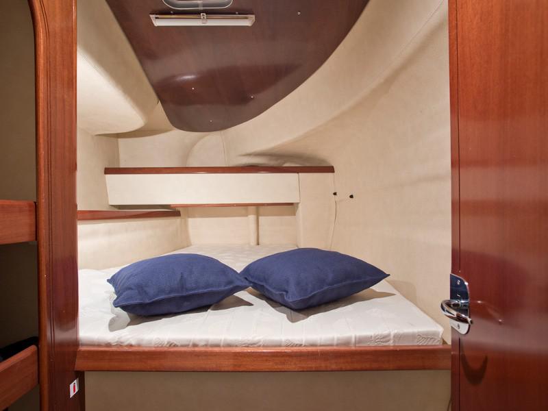 Book yachts online - catamaran - Athena 38 (4+2 cab) - SWAN - rent