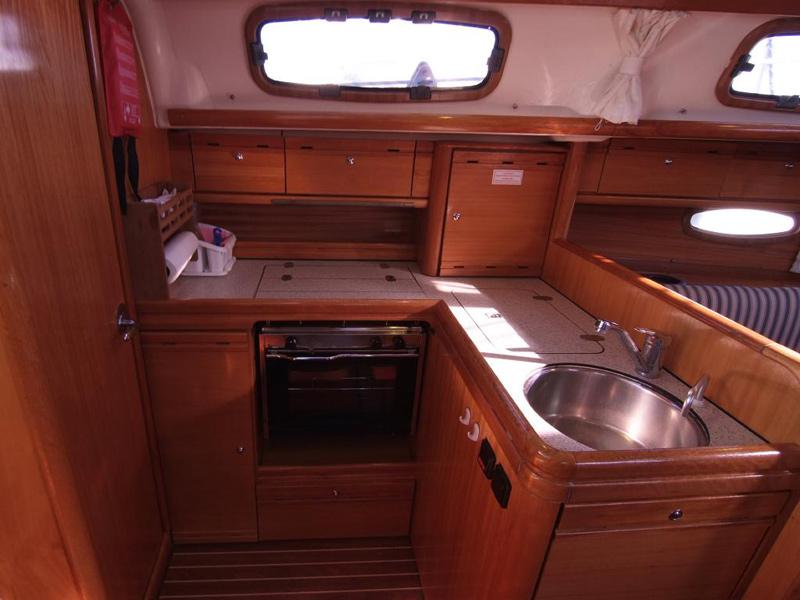 Book yachts online - sailboat - Bavaria 33 Cruiser - IDEFIX  - rent