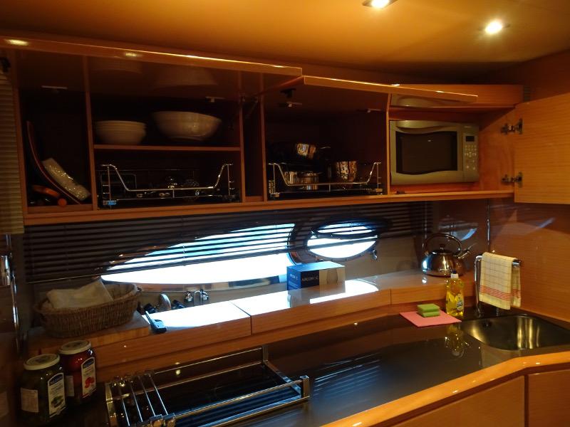 Book yachts online - motorboat - Azimut 50 - Blue Marina - rent
