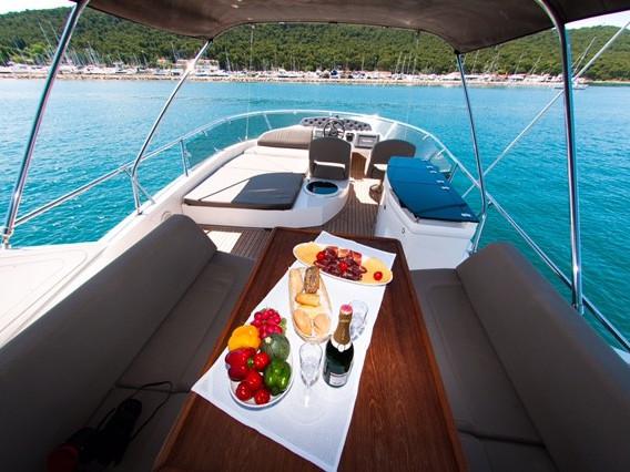 Book yachts online - motorboat - Sealine T 50 - Maja 2 - rent
