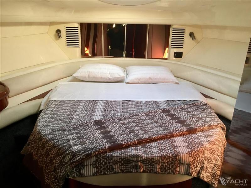 Book yachts online - motorboat - Fairline Targa 48 - La Pietra - rent