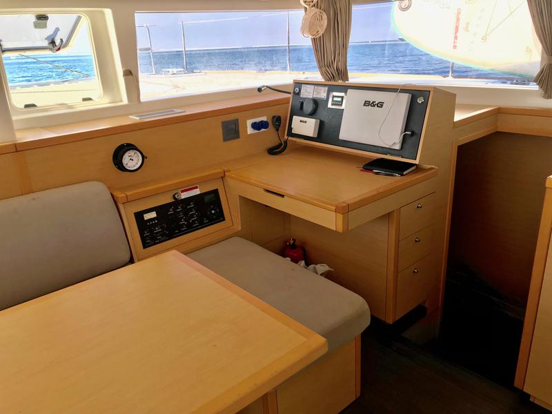 Book yachts online - catamaran - Lagoon 400 S2 - Esmeralda - rent