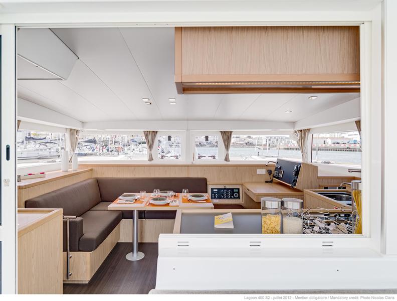 Book yachts online - catamaran - Lagoon 400 S2 - Esmeralda - rent