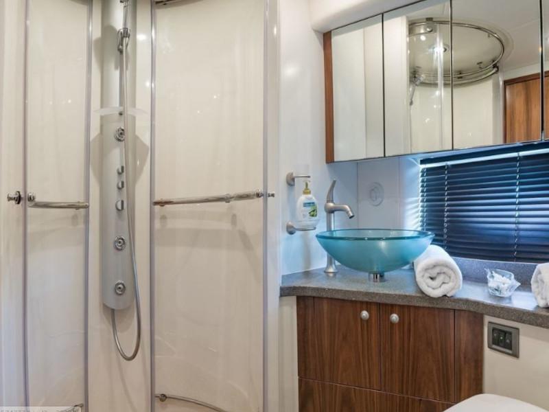 Book yachts online - motorboat - Predator 62 - Ena I - rent