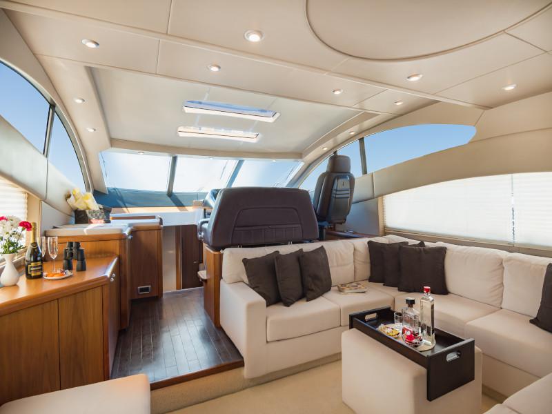 Book yachts online - motorboat - Predator 62 - Ena I - rent