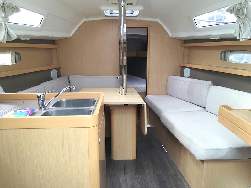 Book yachts online - sailboat - Oceanis 31 - Calypso - rent