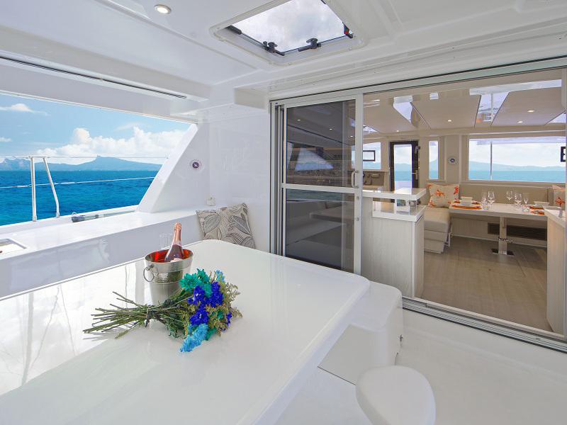Book yachts online - catamaran - Sunsail 484 - Sunsail 484 (2017) - rent