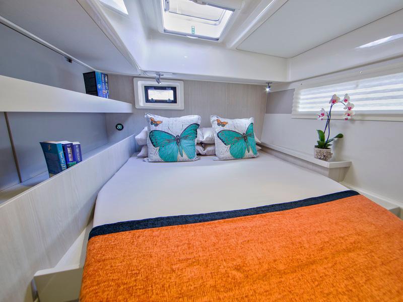 Book yachts online - catamaran - Sunsail 484 - Sunsail 484 (2017) - rent