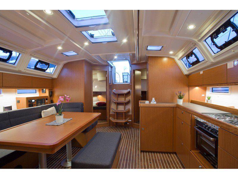 Book yachts online - sailboat - Bavaria Cruiser 46 - Krizia - rent