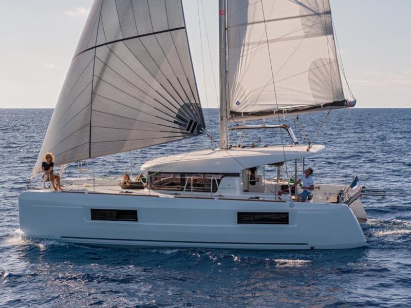 Book yachts online - catamaran - Lagoon 40 - 4Cab/2Hd - Nauti Buoy - rent