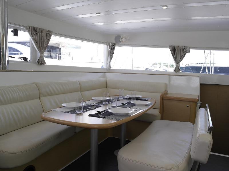 Book yachts online - catamaran - Lagoon 421 - Miss Coco - rent