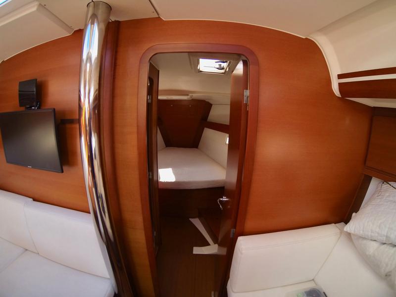 Book yachts online - sailboat - Dufour 410 Grand Large - Aloha 1 - rent