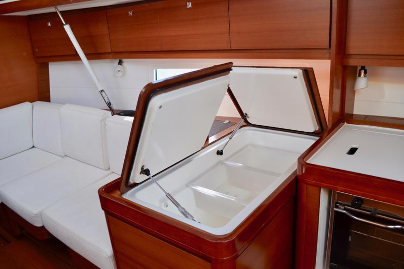 Book yachts online - sailboat - Dufour 410 Grand Large - Aloha 1 - rent