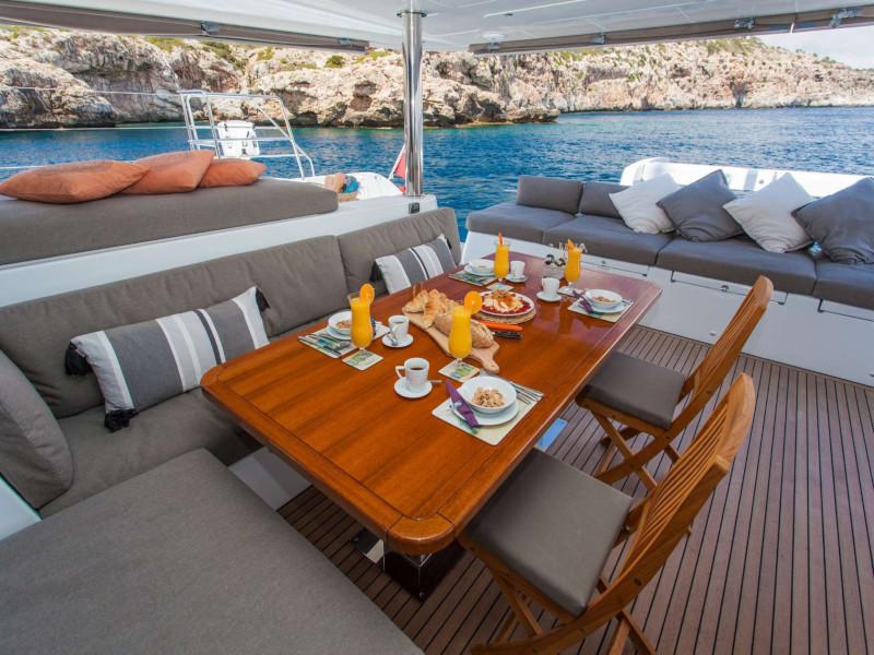 Book yachts online - catamaran - Lagoon 620 - Moose of Poole - rent