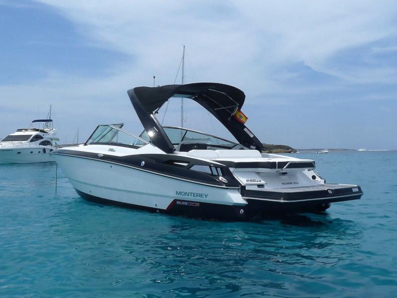 Book yachts online - motorboat - Monterey 298 SS - DREAMING IBIZA - rent