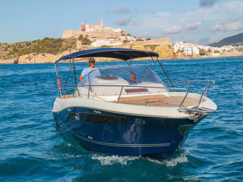 Book yachts online - motorboat - Cap Camarat 8.5 WA - TERCERA VIA - rent