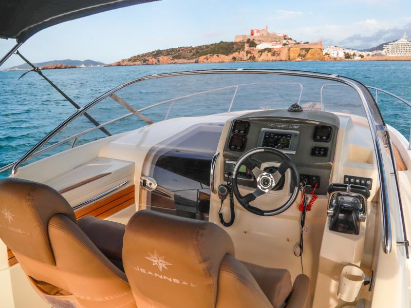 Book yachts online - motorboat - Cap Camarat 8.5 WA - TERCERA VIA - rent
