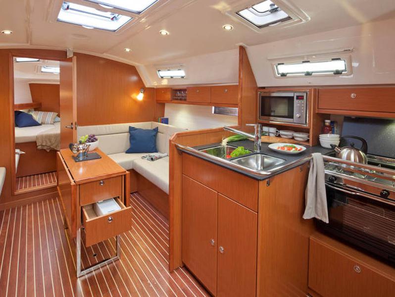 Book yachts online - sailboat - Bavaria Cruiser 36 - Volantis - rent