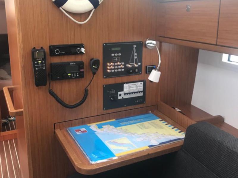 Book yachts online - sailboat - Bavaria Cruiser 37 - Baby Panda AC shore power underwater light - rent