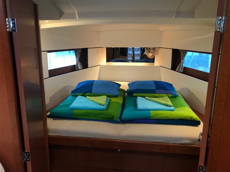 Book yachts online - sailboat - Oceanis 38.1 - Baby Dory AC shore power underwater light blue hull - rent