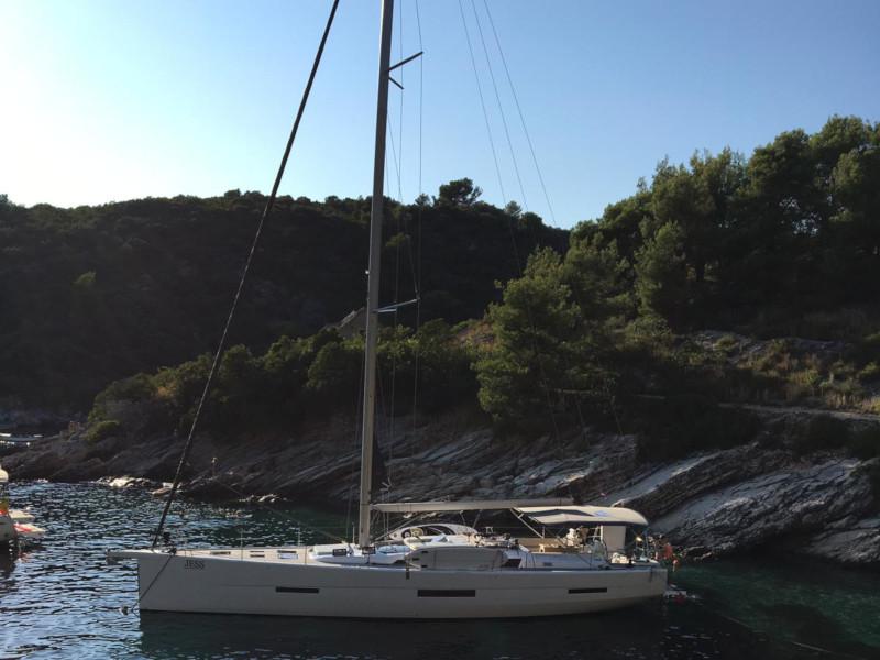 Book yachts online - sailboat - Dufour 56 Exclusive - Jess fully equipped white hull - rent