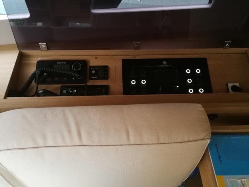 Book yachts online - sailboat - Dufour 56 Exclusive - Jess fully equipped white hull - rent