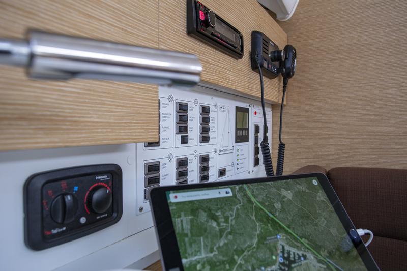 Book yachts online - sailboat - Elan 40 Impression - Silente - rent