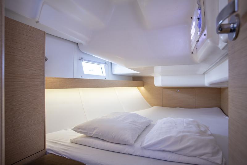 Book yachts online - sailboat - Elan 40 Impression - Silente - rent