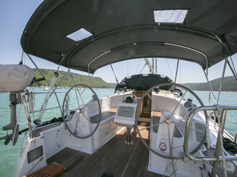 Book yachts online - sailboat - Bavaria 37 Cruiser - Alani - rent