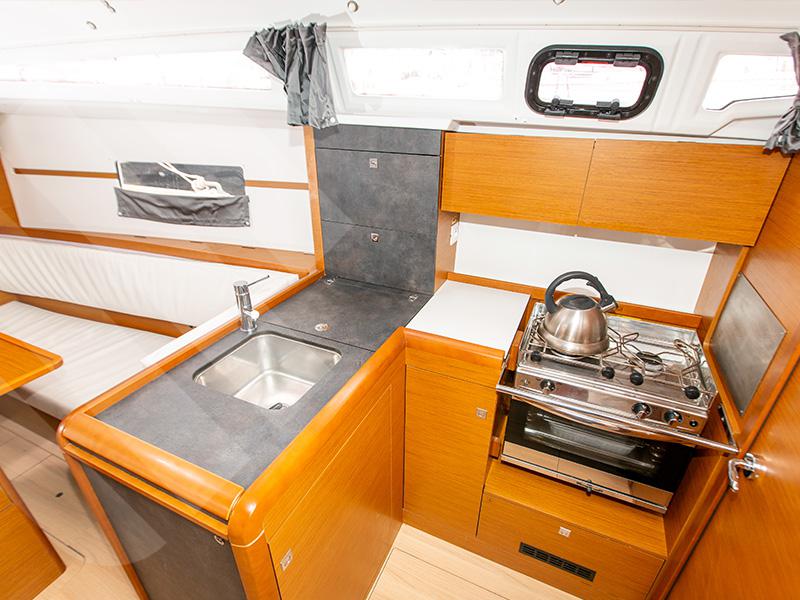 Book yachts online - sailboat - Sun Odyssey 349 - CHAMAREL - rent