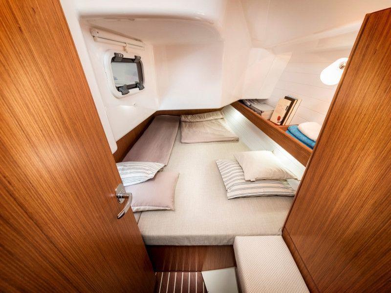 Book yachts online - sailboat - Bavaria 34 Cruiser - Be Happy - rent