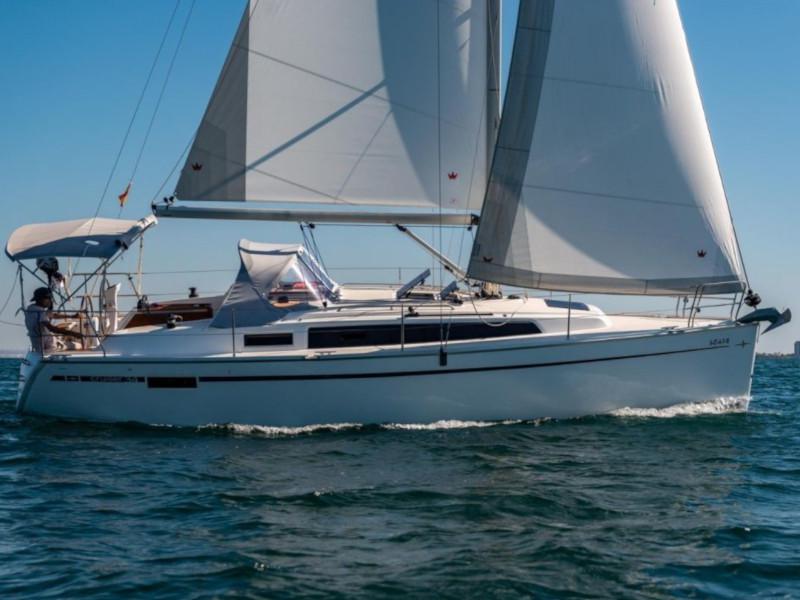 Book yachts online - sailboat - Bavaria 34 Cruiser - Be Happy - rent