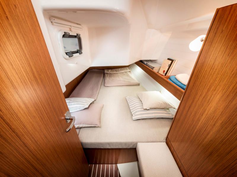 Book yachts online - sailboat - Bavaria 34 Cruiser - Free Spirit - rent