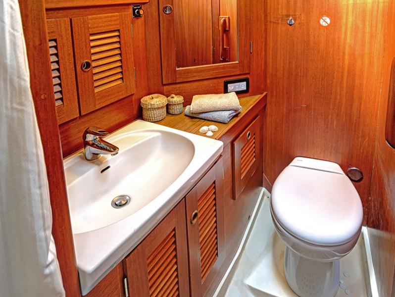 Book yachts online - sailboat - Hallberg-Rassy 49 - Big Blue - rent