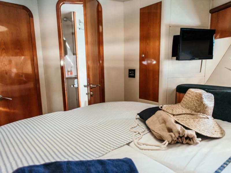 Book yachts online - motorboat - Sunseeker Predator 58 - Ocean Barcelona - rent