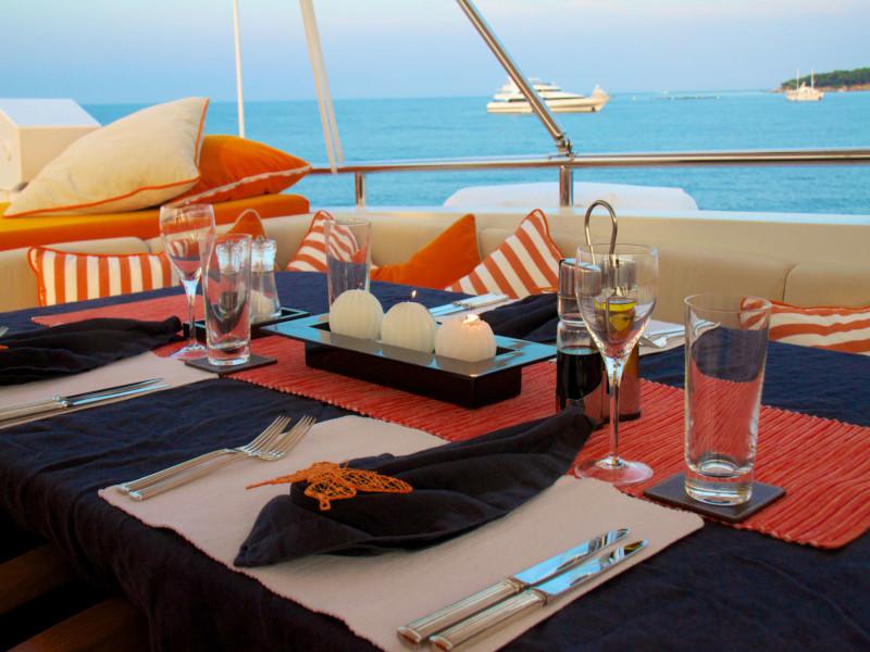 Book yachts online - motorboat - Heesen Yacht - Heartbeat of life - rent