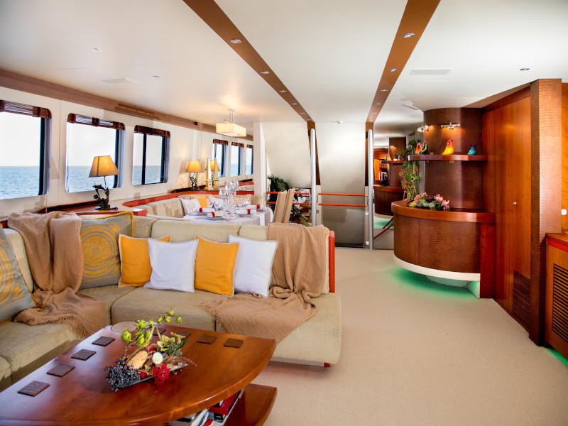 Book yachts online - motorboat - Heesen Yacht - Heartbeat of life - rent