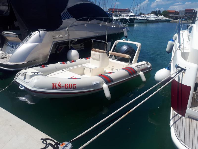 Book yachts online - motorboat - Barracuda - BARRACUDA 590 - rent