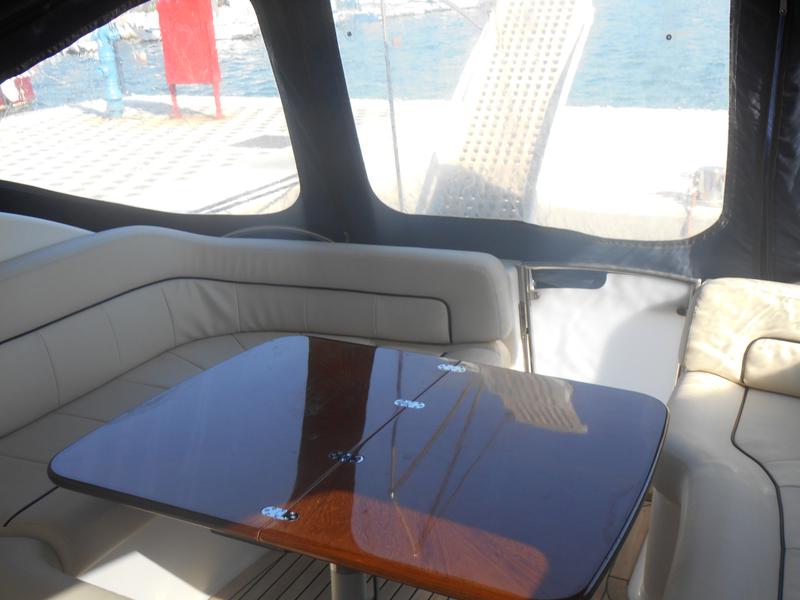 Book yachts online - motorboat - Elan Power 35 - Marta III - rent