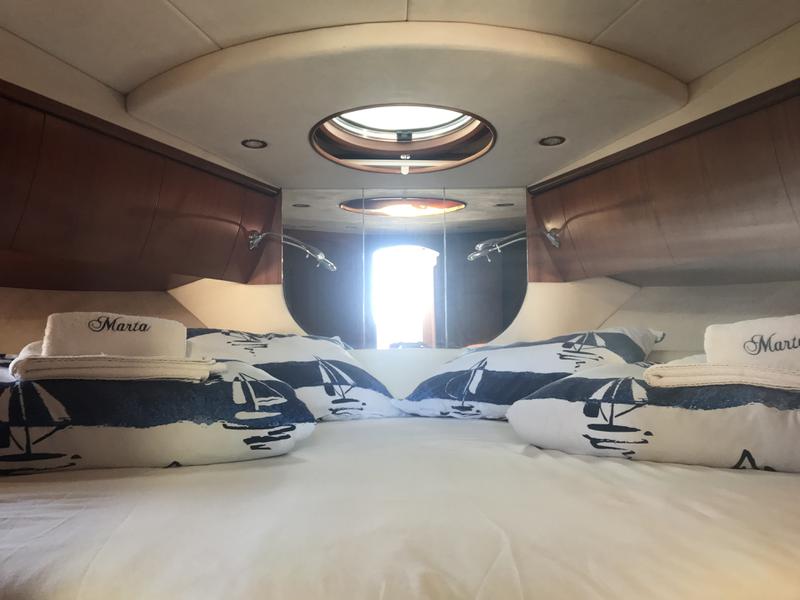 Book yachts online - motorboat - Galeon 390 Fly - Marta I - rent