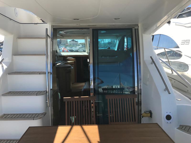 Book yachts online - motorboat - Galeon 390 Fly - Marta I - rent