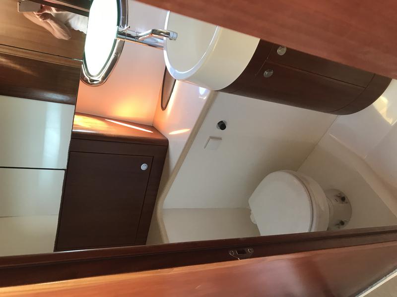 Book yachts online - motorboat - Galeon 390 Fly - Marta I - rent