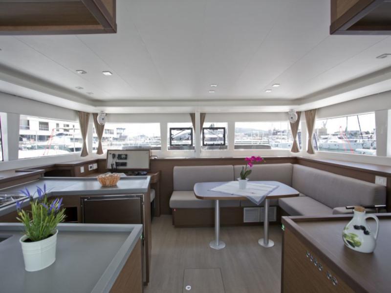 Book yachts online - catamaran - Lagoon 450 Flybridge - Jenny of Sweden - rent