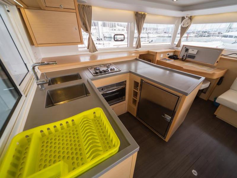 Book yachts online - catamaran - Lagoon 450 Sport - Nathalie - rent